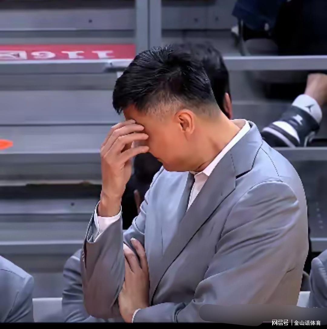 开云体育入口-鬼才少帅！末节杜锋采用全场紧逼，卢伟妙用一计，轻松拿下比赛